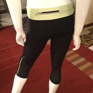 Lululemon cropped size 4